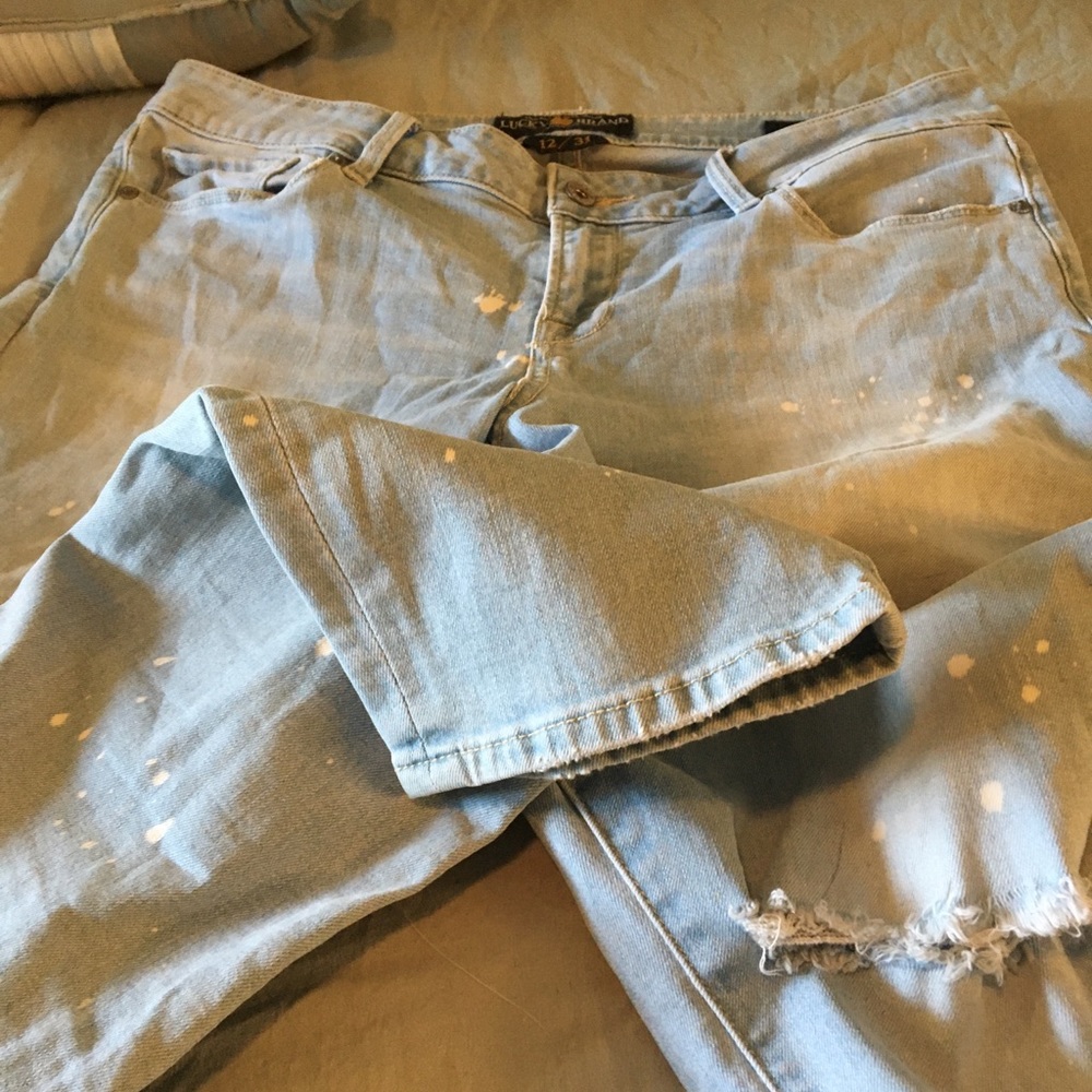 Fun andFunky white paint spattered w/hole